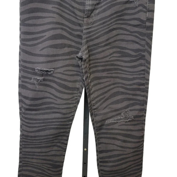 J Brand  Ruby High Waisted Zebra Distressed Jeans Size 27 - Picture 6 of 8